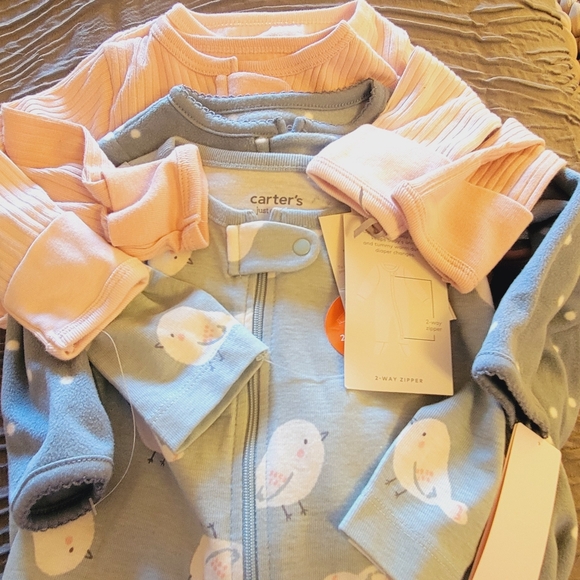 4 Baby Girl New Born onesies - Picture 4 of 4